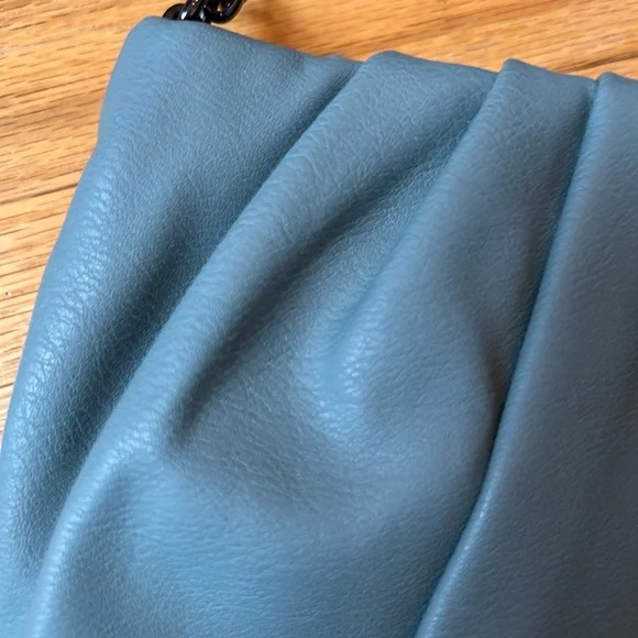Vera Wang Blue Shoulder Bag NWT with Pleated Design STUNNING - Picture 9 of 16